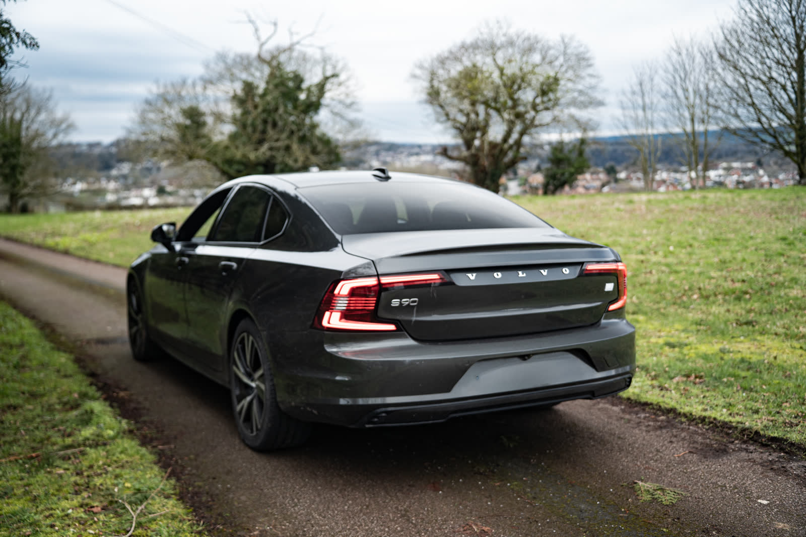 Volvo S90 rear three-quarter overlooking Bristol