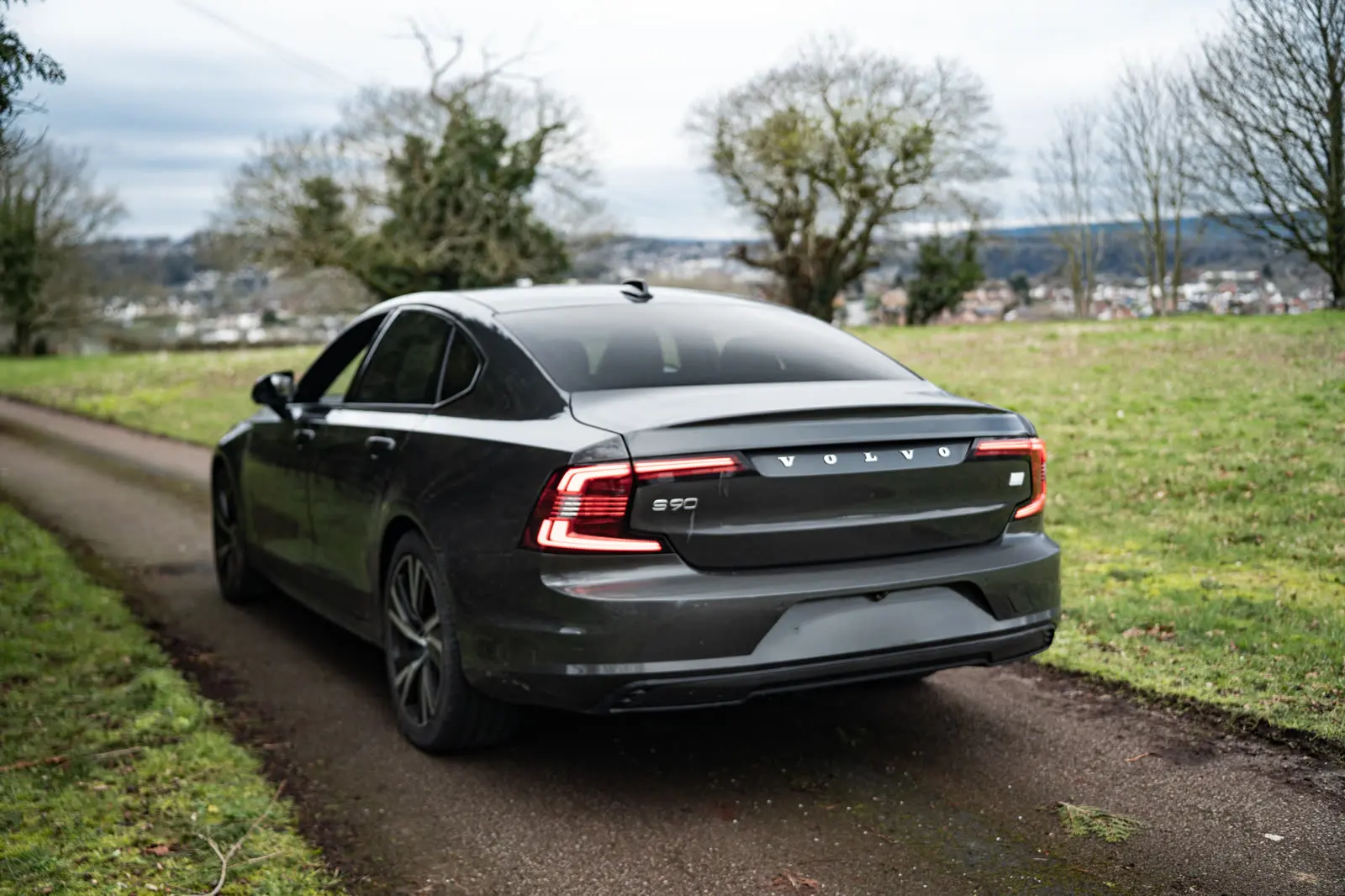 Volvo S90 rear